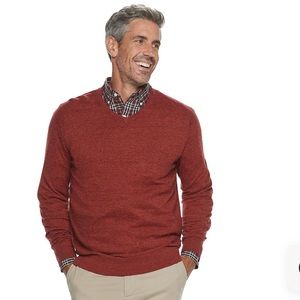 Men’s Croft & Barrow Easy Care V-neck sweater.